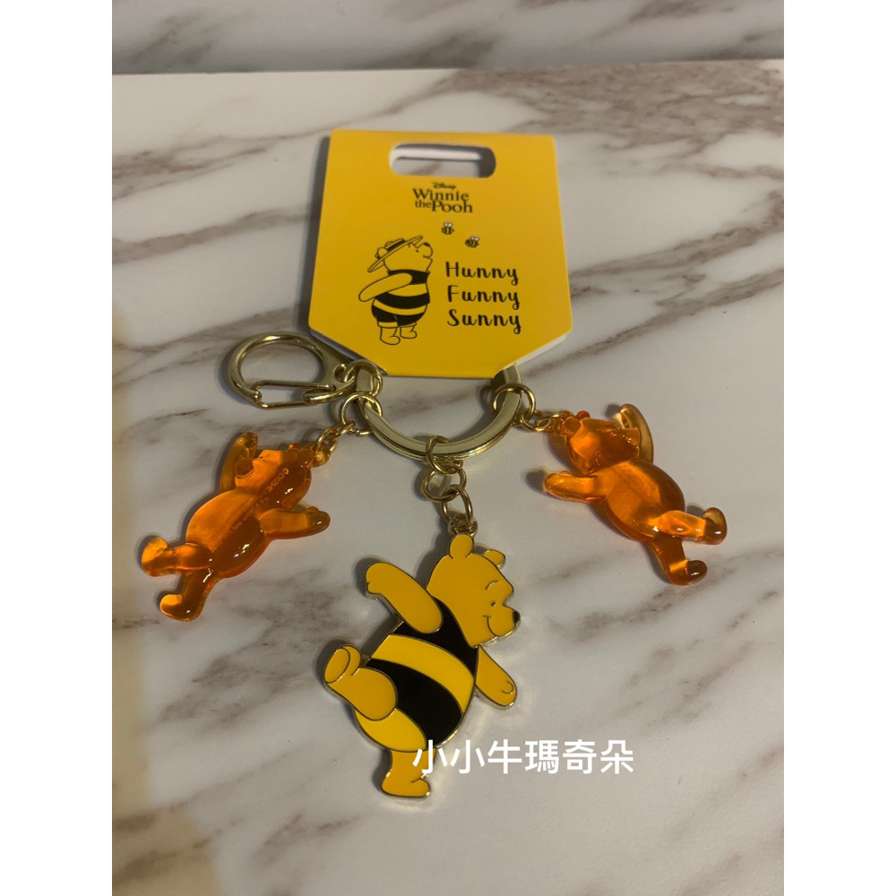 ~小小牛瑪奇朵~2019日本迪士尼八月蜂蜜月小熊維尼winnie the pooh蜜蜂維尼造型玩偶娃娃 鑰匙圈髮束吊飾-規格圖11