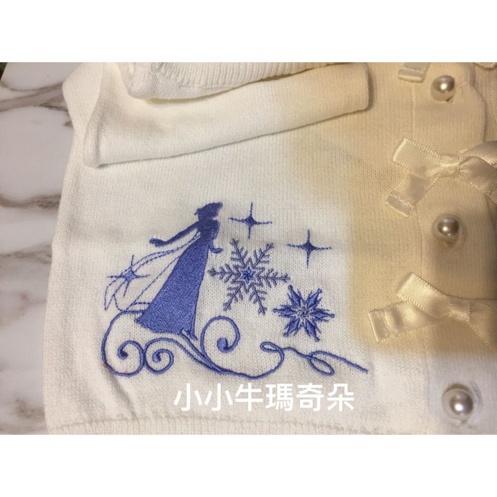 ~小小牛瑪奇朵~日本迪士尼公主系列冰雪奇緣 艾莎白色針織小外套 開襟衫-細節圖9