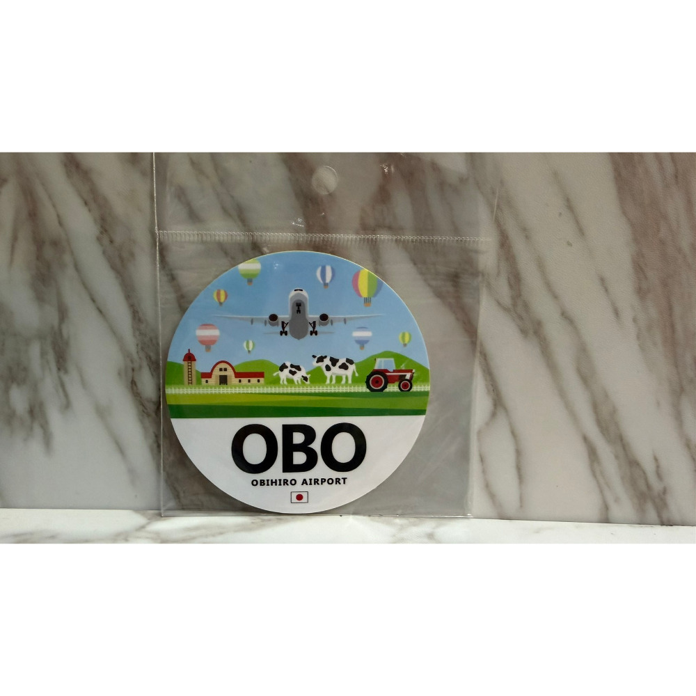 ~小小牛瑪奇朵~日本機場城市代碼貼紙 行李箱貼紙  汽機車貼紙 安全帽貼紙 旭川 函館 新千歲 名古屋 女滿別 帶廣-規格圖8