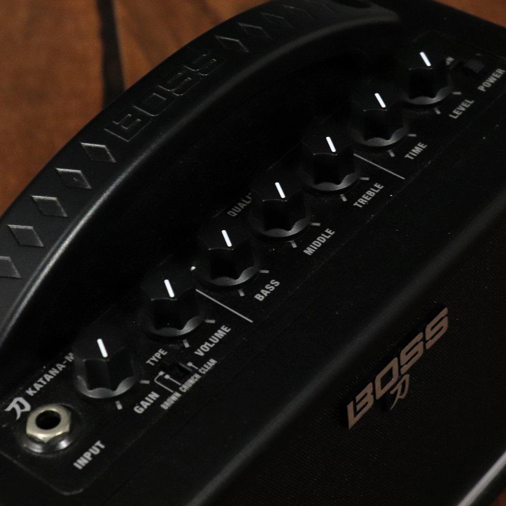 【公司貨】BOSS KATANA MINI 攜帶式 迷你音箱 可裝電池 7瓦 吉他音箱 木吉他 音箱 ROLAND-細節圖5