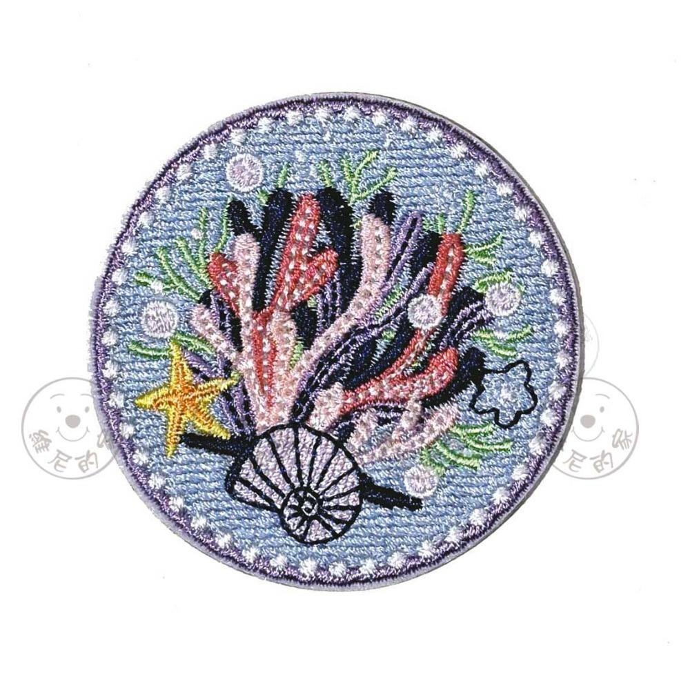 維尼的家 燙布貼 刺繡 自黏 熨燙 布貼 海洋生物 動物 貝殼 海星 海草 人魚 鯨魚 水母 原廠正版 徽章 貼布-規格圖11