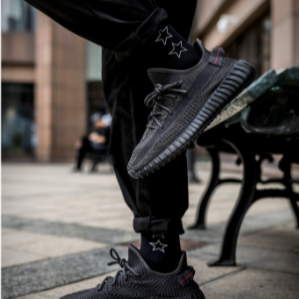 韓國直達-Adidas YEEZY BOOST 350 V2 Black 黑天使黑魂男鞋情侶鞋