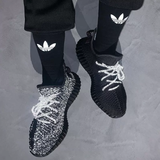 韓國直達-Adidas YEEZY BOOST 350 V2 Black 黑天使黑魂男鞋情侶鞋