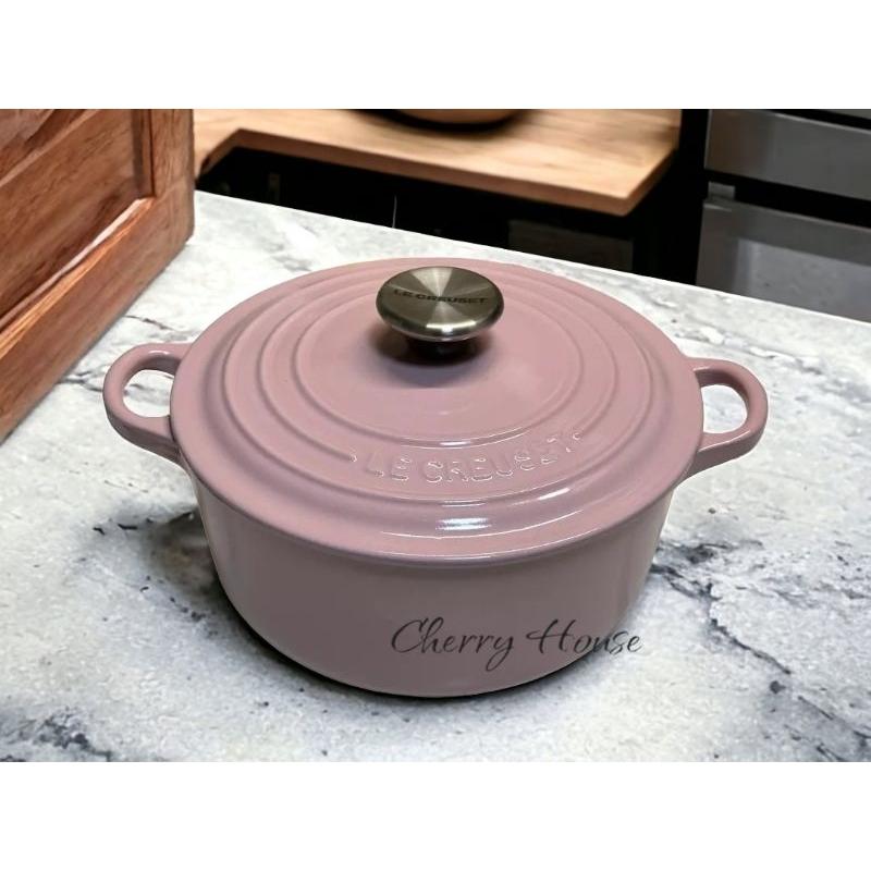 限時特賣Le Creuset 琺瑯鑄鐵典藏圓鍋 湯鍋 燉鍋 炒鍋 20cm 2.4L 雪紡粉 法國製-細節圖4