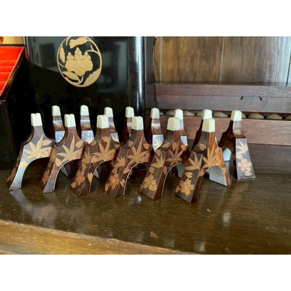 日本古箏用 輪島塗 最高級盛上紋琴柱盒 上緣牙製紅葉金蒔繪雁柱-細節圖2