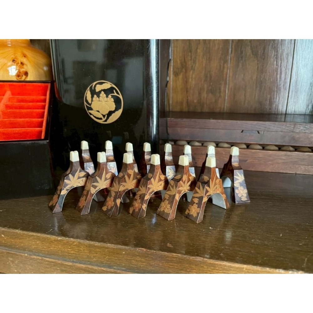 日本古箏用 輪島塗 最高級盛上紋琴柱盒 上緣牙製紅葉金蒔繪雁柱-細節圖3