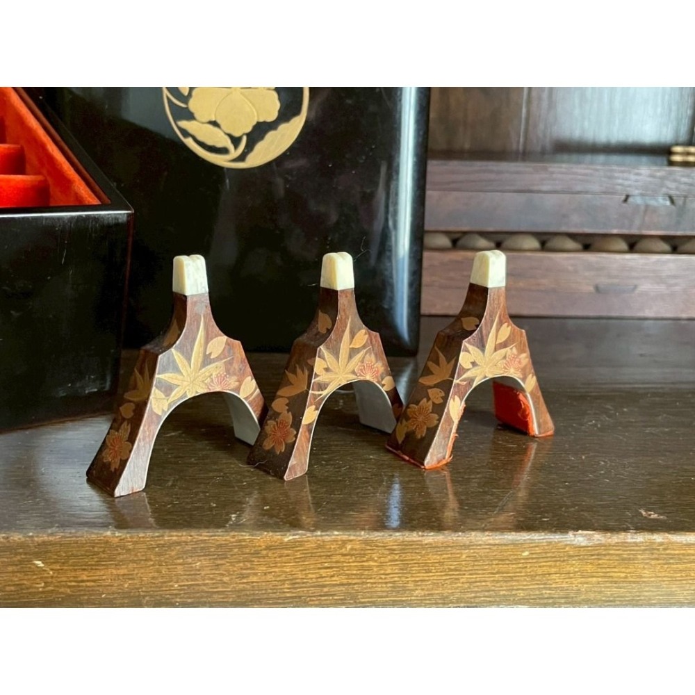 日本古箏用 輪島塗 最高級盛上紋琴柱盒 上緣牙製紅葉金蒔繪雁柱-細節圖9