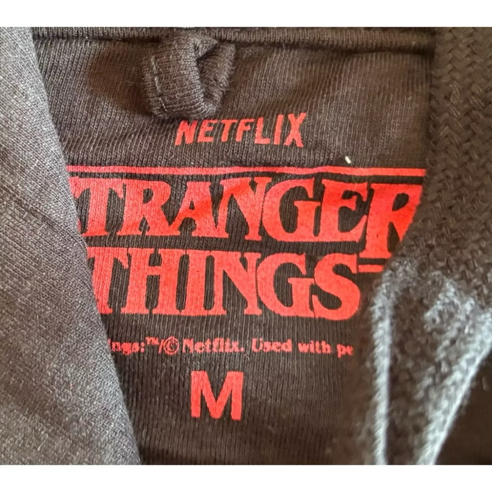 【J4】全新Netflix周邊商品Stranger Things怪奇物語 logo帽T SZ M-細節圖3