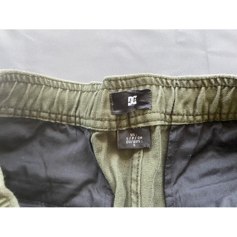 二手紐西蘭購回滑板大牌DC軍綠色縮口褲  SZ S-細節圖3
