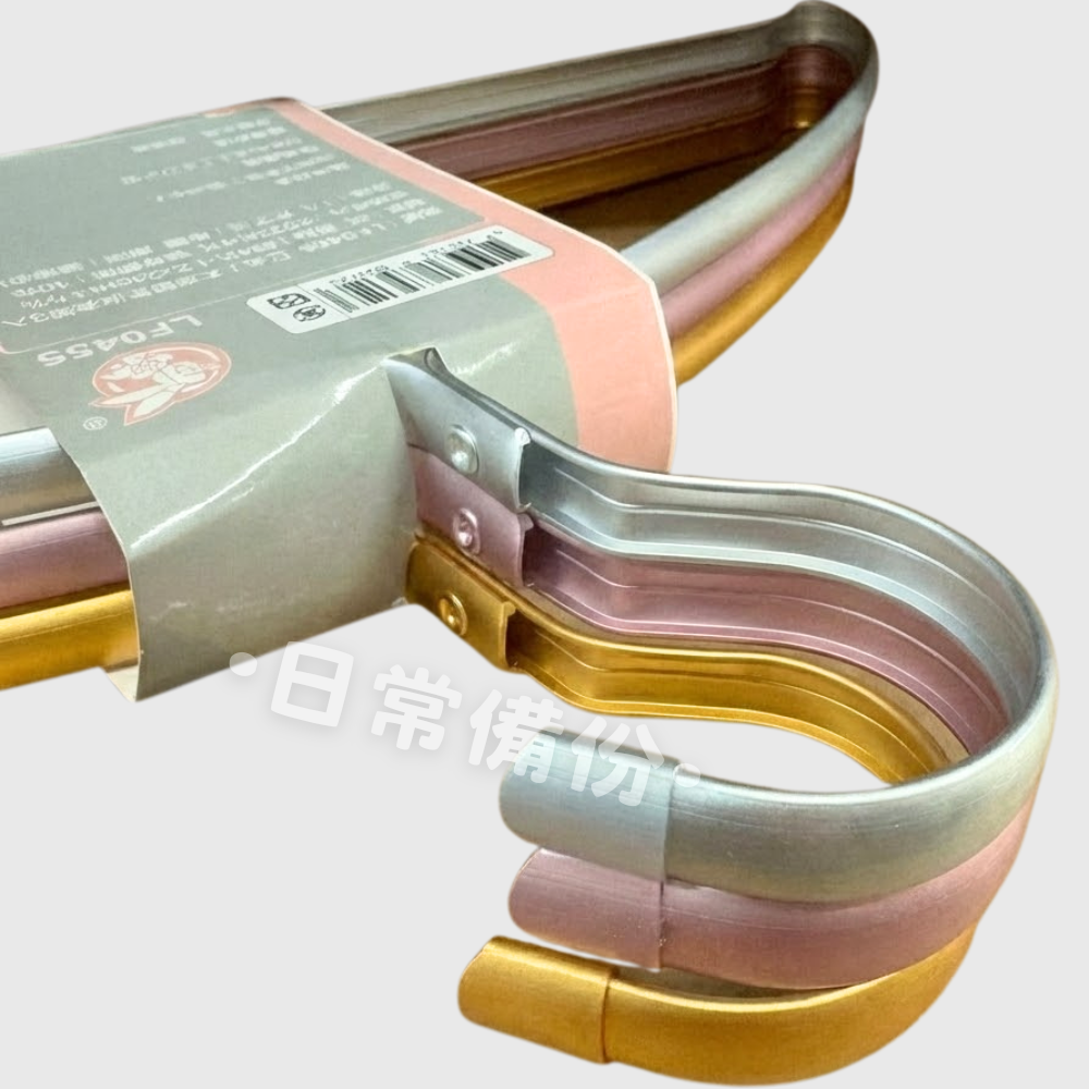 粉彩小兔 太空鋁無痕衣架 3入 圓肩無痕設計 寬版型 超輕巧 無痕衣架 衣架 曬衣架 掛衣架 衣服收納 曬衣服 晾衣服-細節圖3