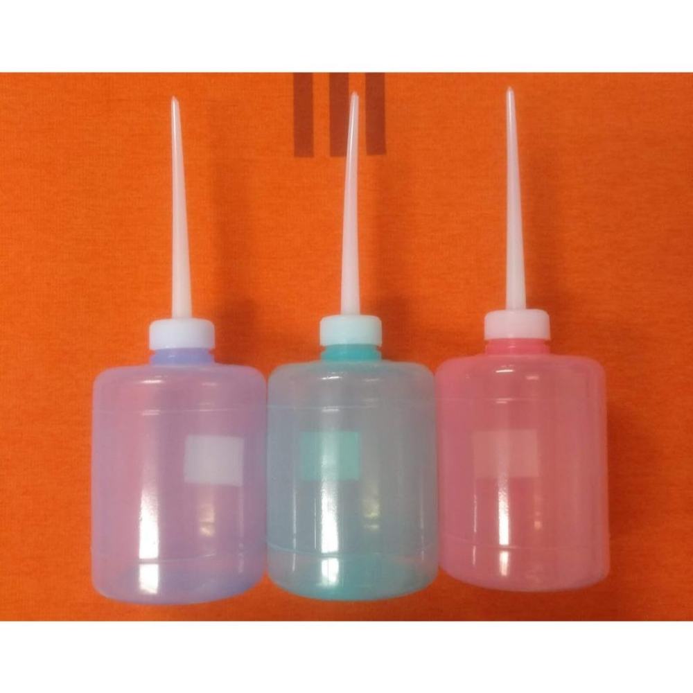 玲瓏小鋪【台灣製造 油針(特大500cc) 顏色隨機】針油瓶 注油瓶 尖嘴瓶 醬料分裝瓶 滴管瓶 調味料分裝瓶 油壺油罐-細節圖2