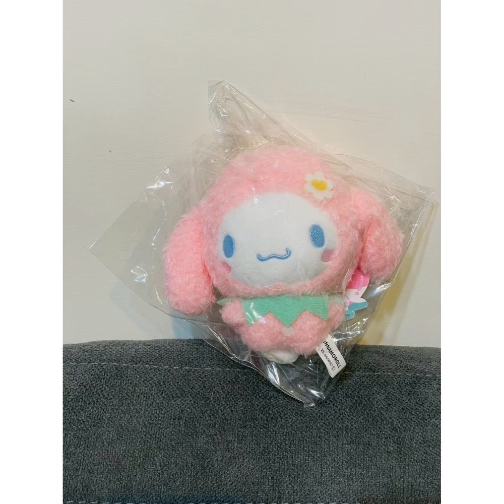日本 三麗鷗 草莓新聞50週年 新宿快閃店 限定 草莓裝 娃娃吊飾-規格圖1