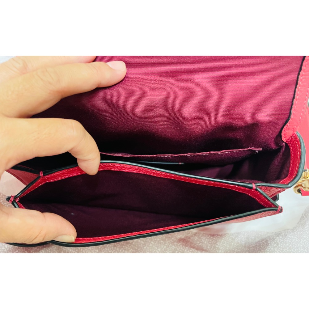 coach經典荔枝皮革馬鞍包桃紅色-細節圖3