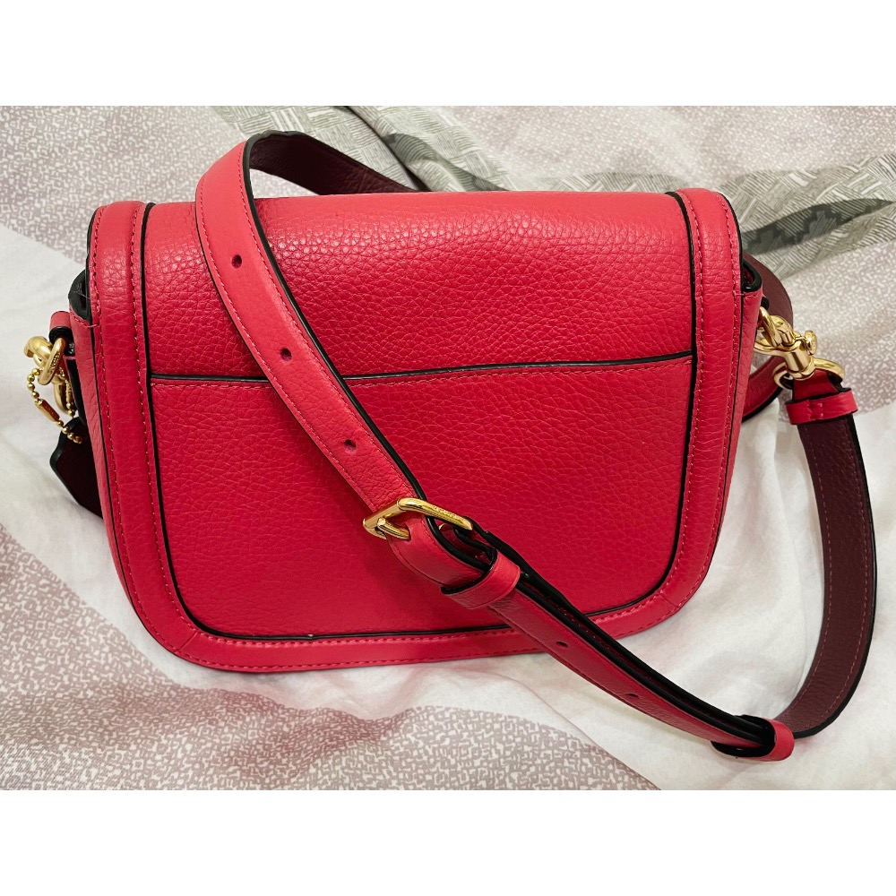 coach經典荔枝皮革馬鞍包桃紅色-細節圖6