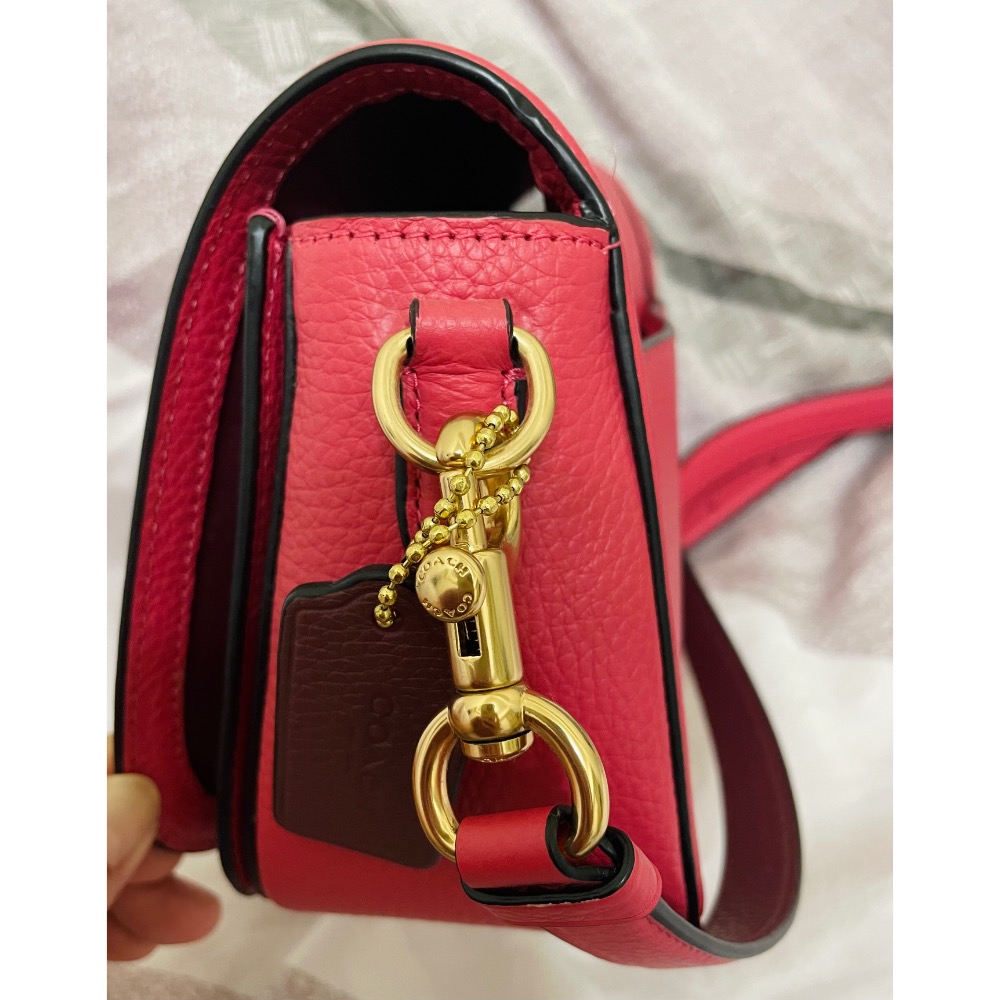 coach經典荔枝皮革馬鞍包桃紅色-細節圖7