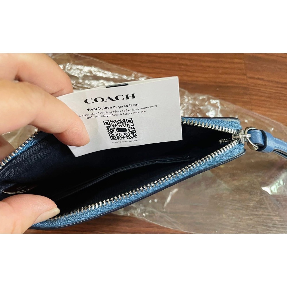 全新coach限量款水藍色海豚單層手拿包-細節圖2