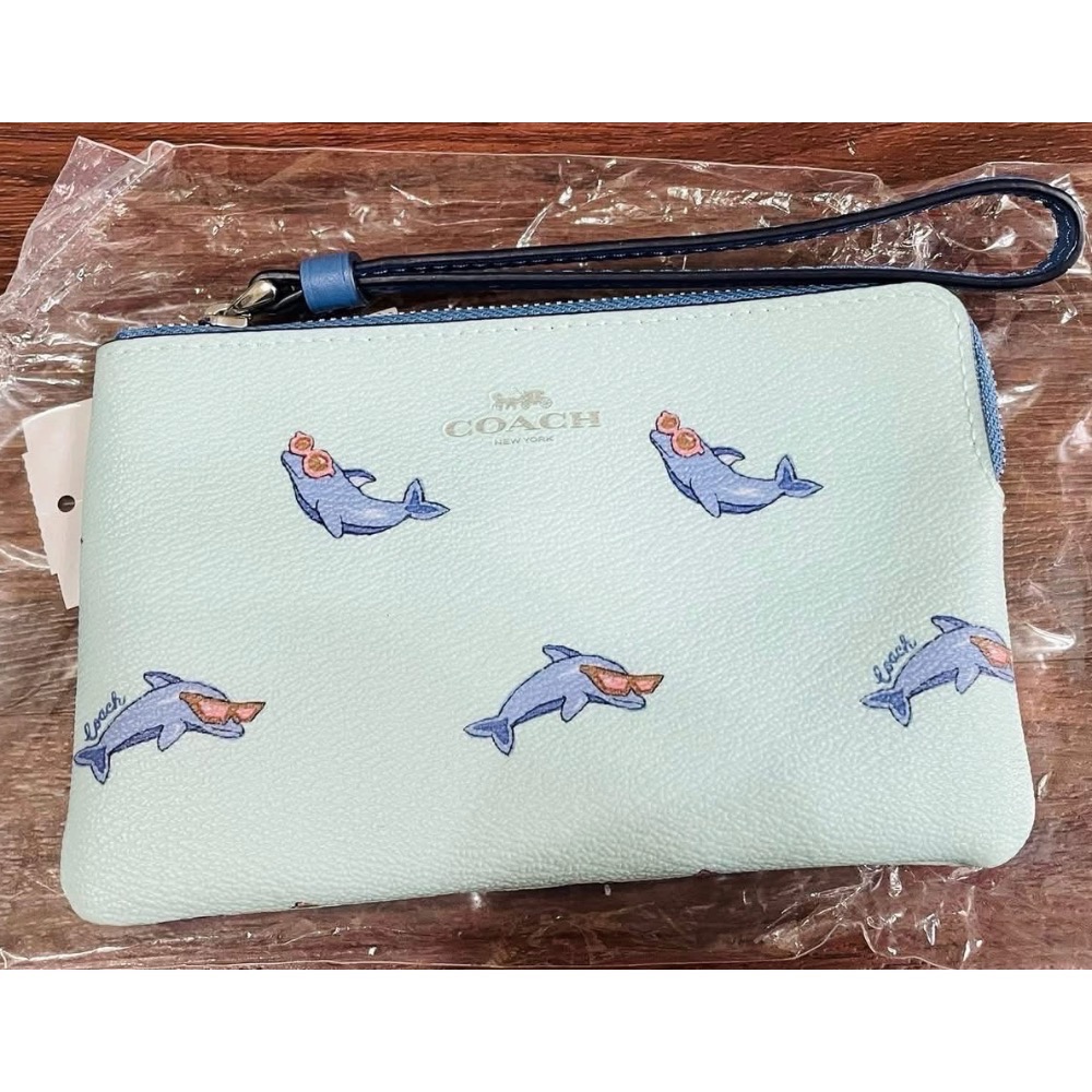 全新coach限量款水藍色海豚單層手拿包-細節圖3