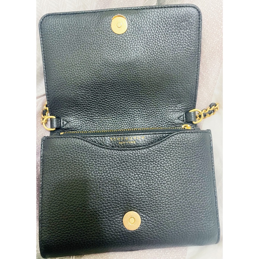 TORY BURCH Britten 金字簍空大T LOGO牛皮釦式鏈帶肩背包(黑）-細節圖2