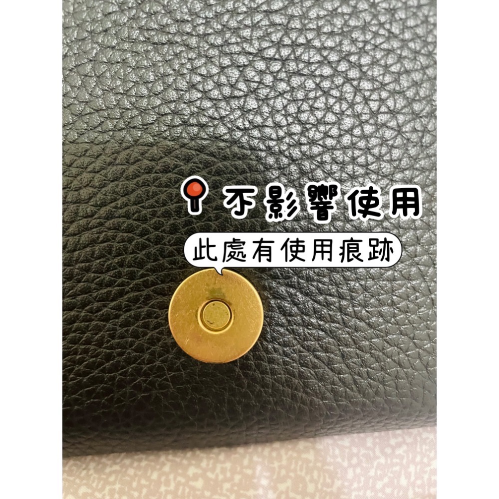 TORY BURCH Britten 金字簍空大T LOGO牛皮釦式鏈帶肩背包(黑）-細節圖6