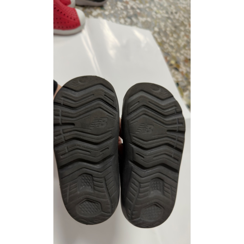 NB 二手涼鞋-細節圖2