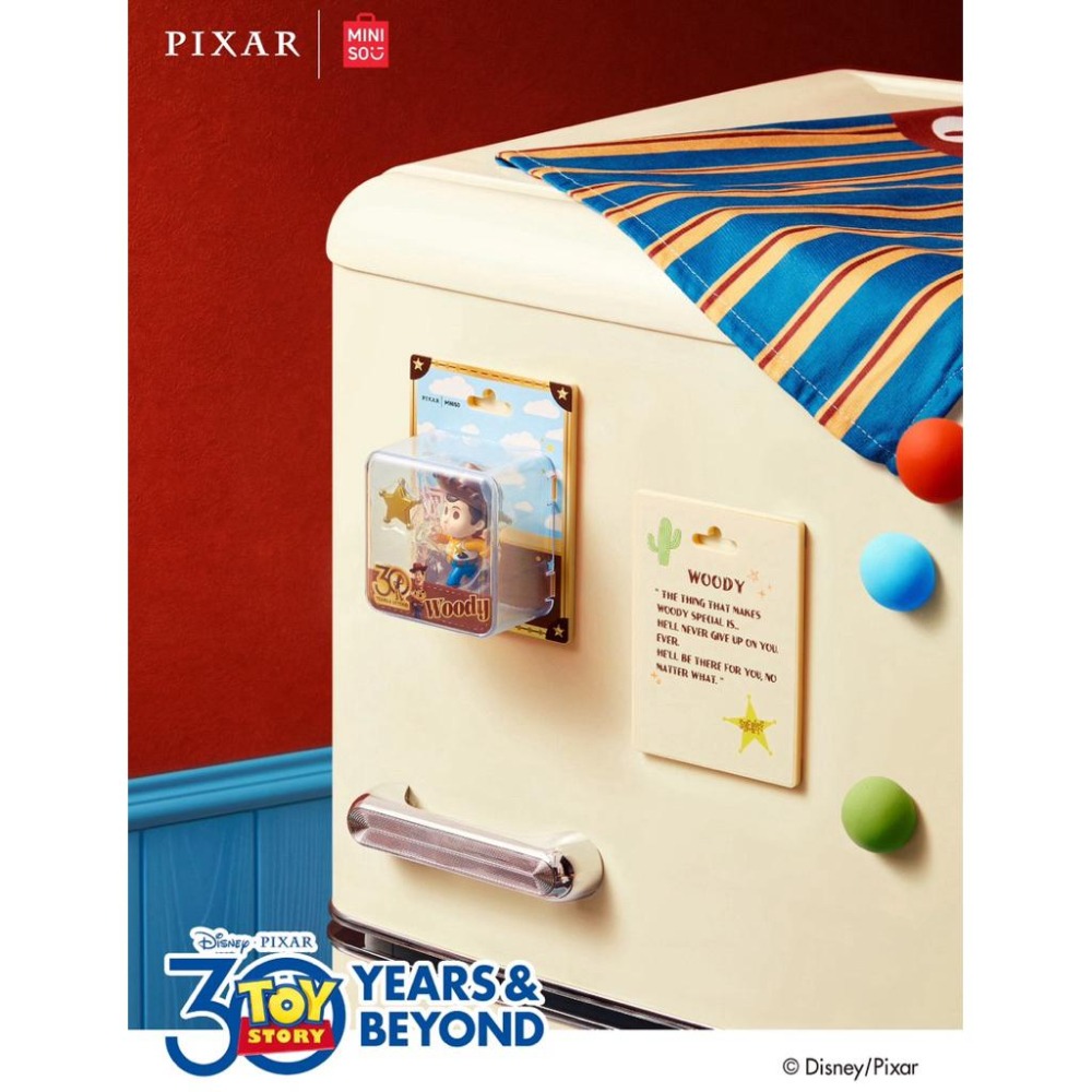 名創 miniso 新品 皮克斯 玩具總動員 三眼怪 草莓熊 巴斯  玩心無限系列 吊卡 盲盒 冰箱 磁鐵-細節圖8