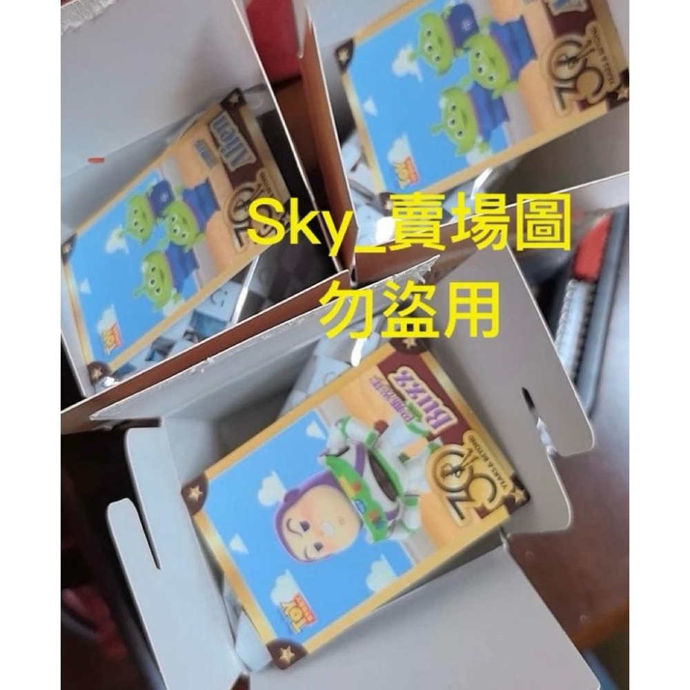 名創 miniso 新品 皮克斯 玩具總動員 三眼怪 草莓熊 巴斯  玩心無限系列 吊卡 盲盒 冰箱 磁鐵-細節圖9