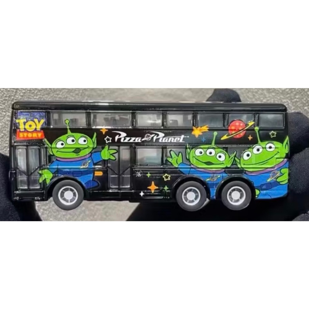 黑色三眼怪遊覽車