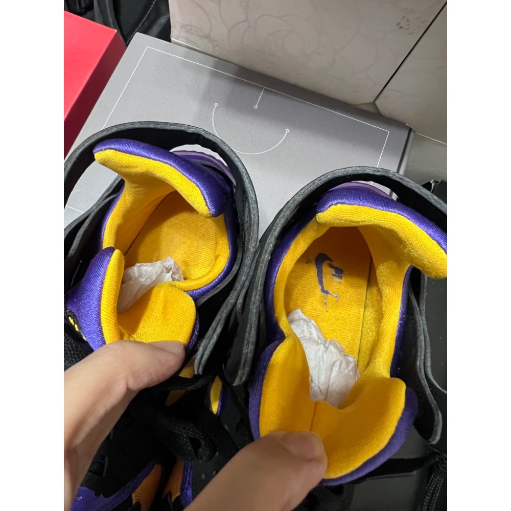 【極新二手】Nike Air Flight Huarache 湖人客場 FD0188-001 US8.5 復古籃球鞋-細節圖11
