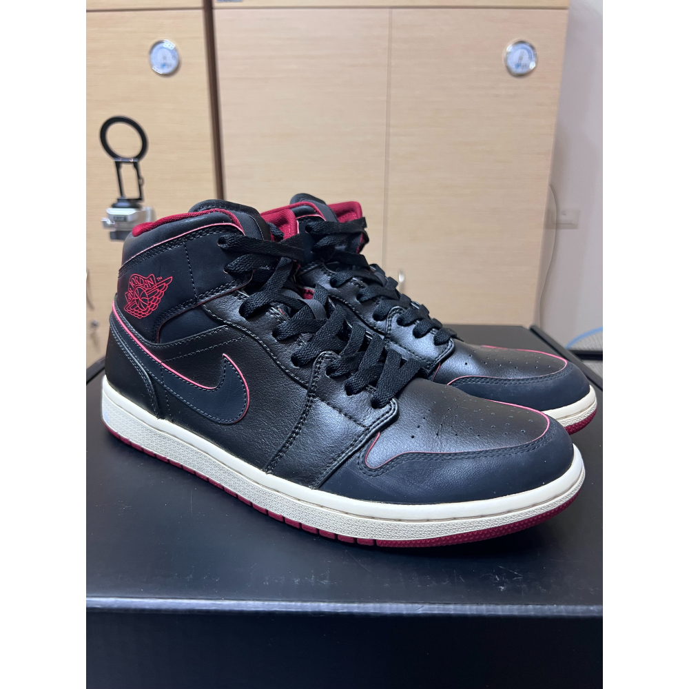 【擺設用/需換底】Air Jordan 1 Mid 黑紅 US9.5 鞋底硬化 請勿穿著 554724-028-細節圖2