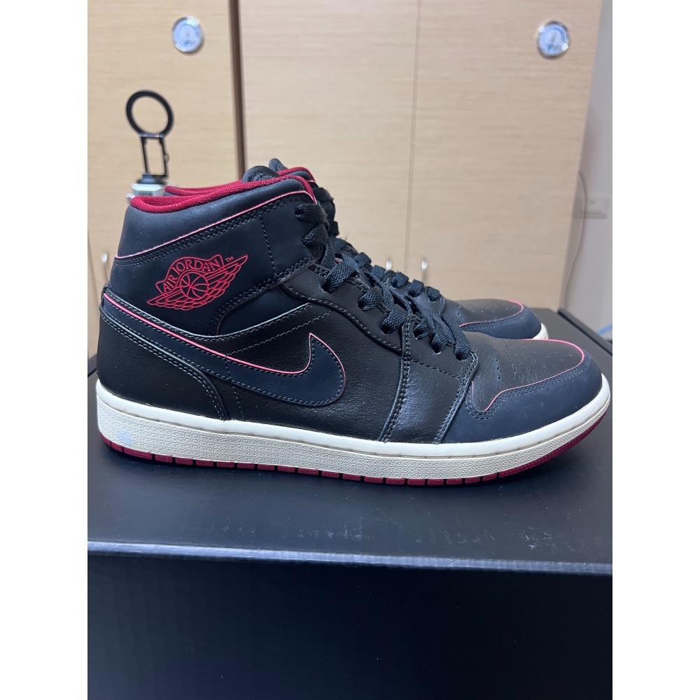 【擺設用/需換底】Air Jordan 1 Mid 黑紅 US9.5 鞋底硬化 請勿穿著 554724-028-細節圖3