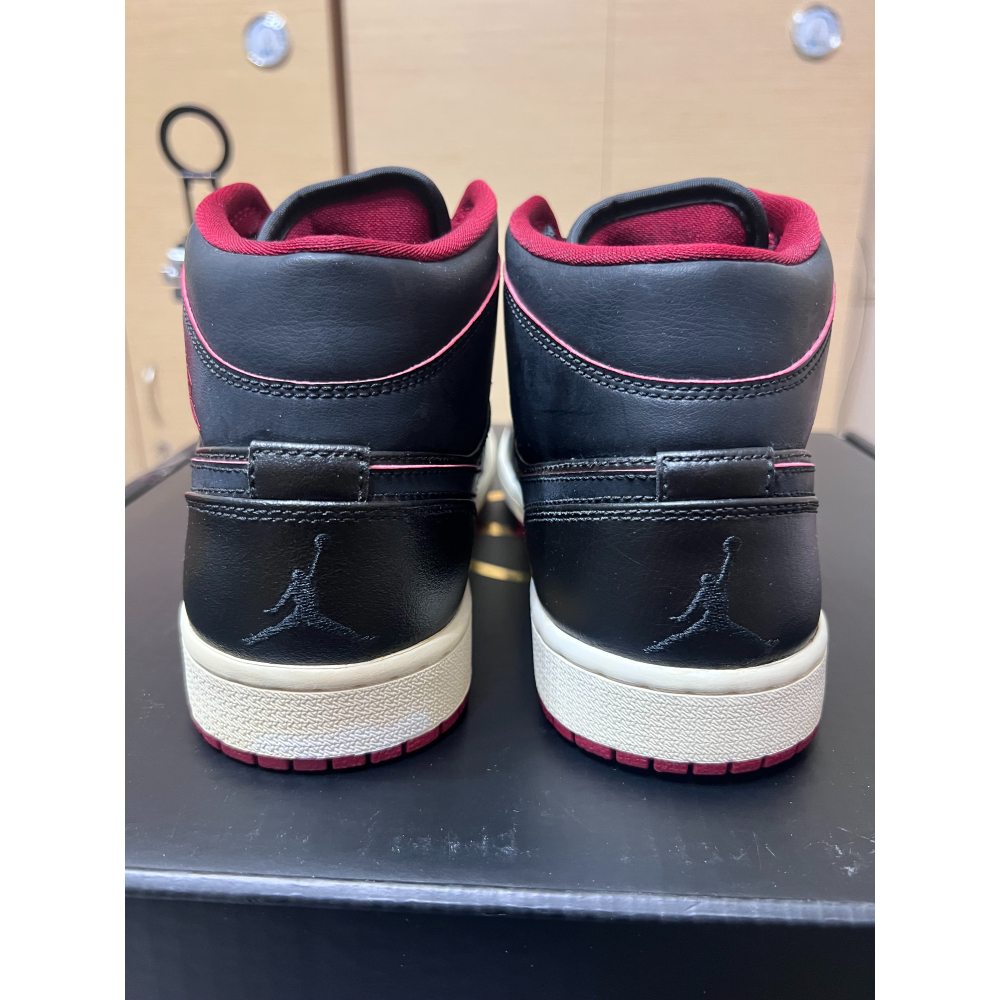 【擺設用/需換底】Air Jordan 1 Mid 黑紅 US9.5 鞋底硬化 請勿穿著 554724-028-細節圖5