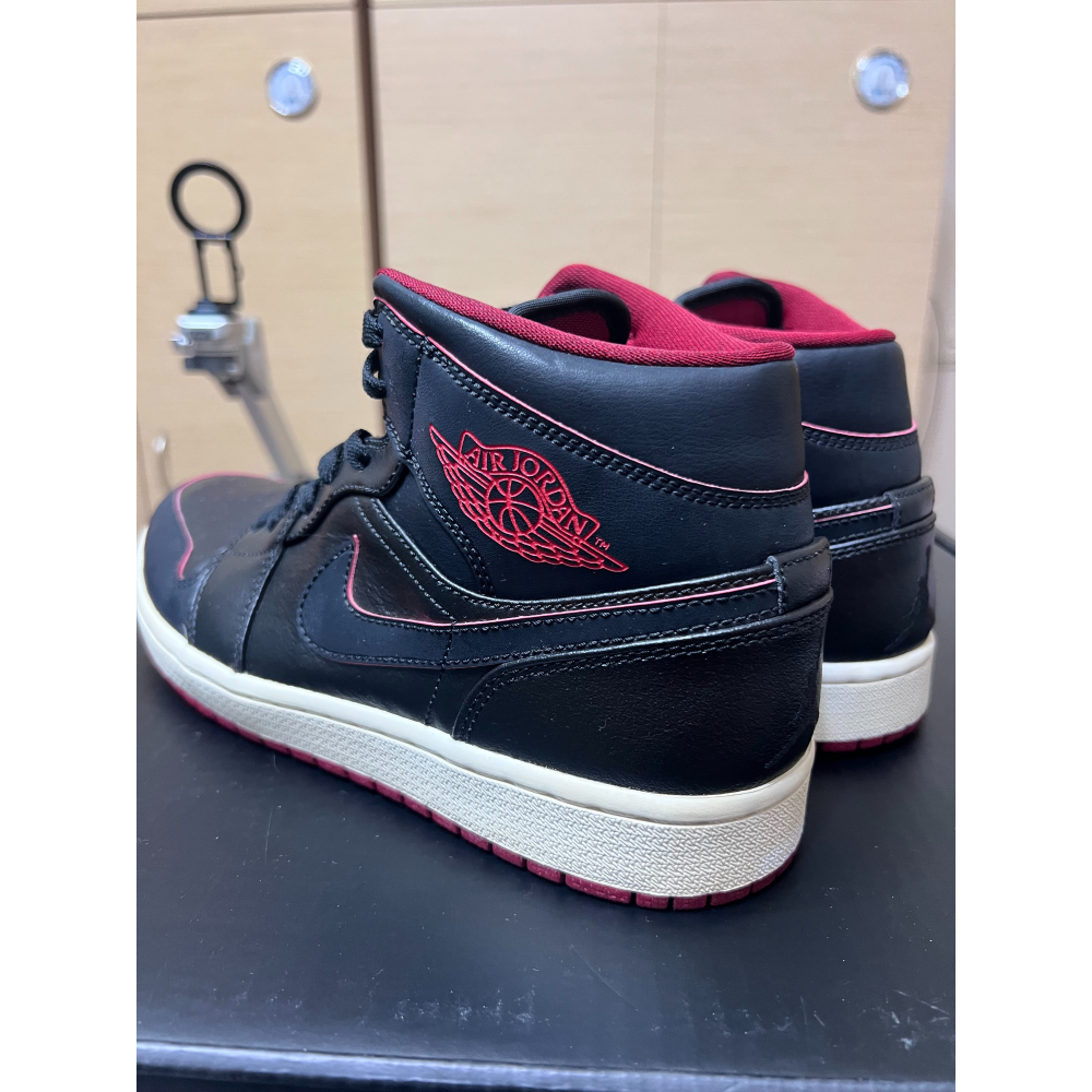 【擺設用/需換底】Air Jordan 1 Mid 黑紅 US9.5 鞋底硬化 請勿穿著 554724-028-細節圖6
