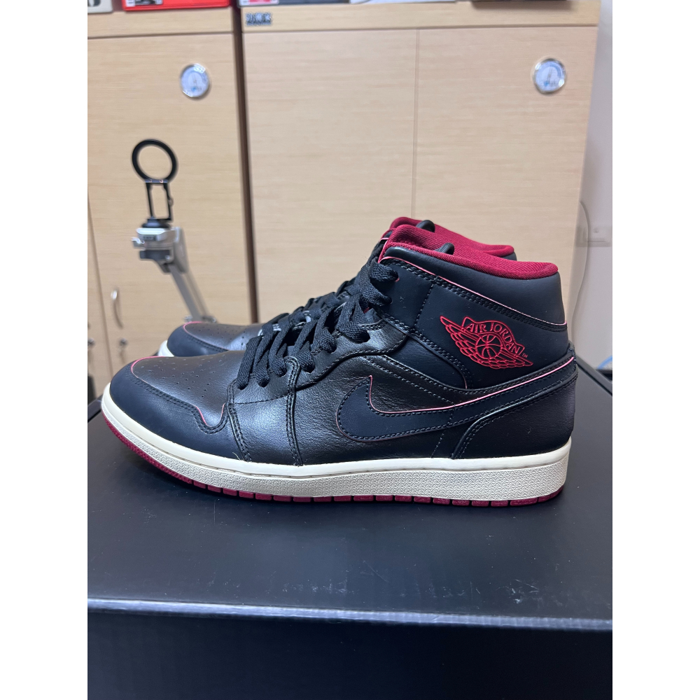 【擺設用/需換底】Air Jordan 1 Mid 黑紅 US9.5 鞋底硬化 請勿穿著 554724-028-細節圖7