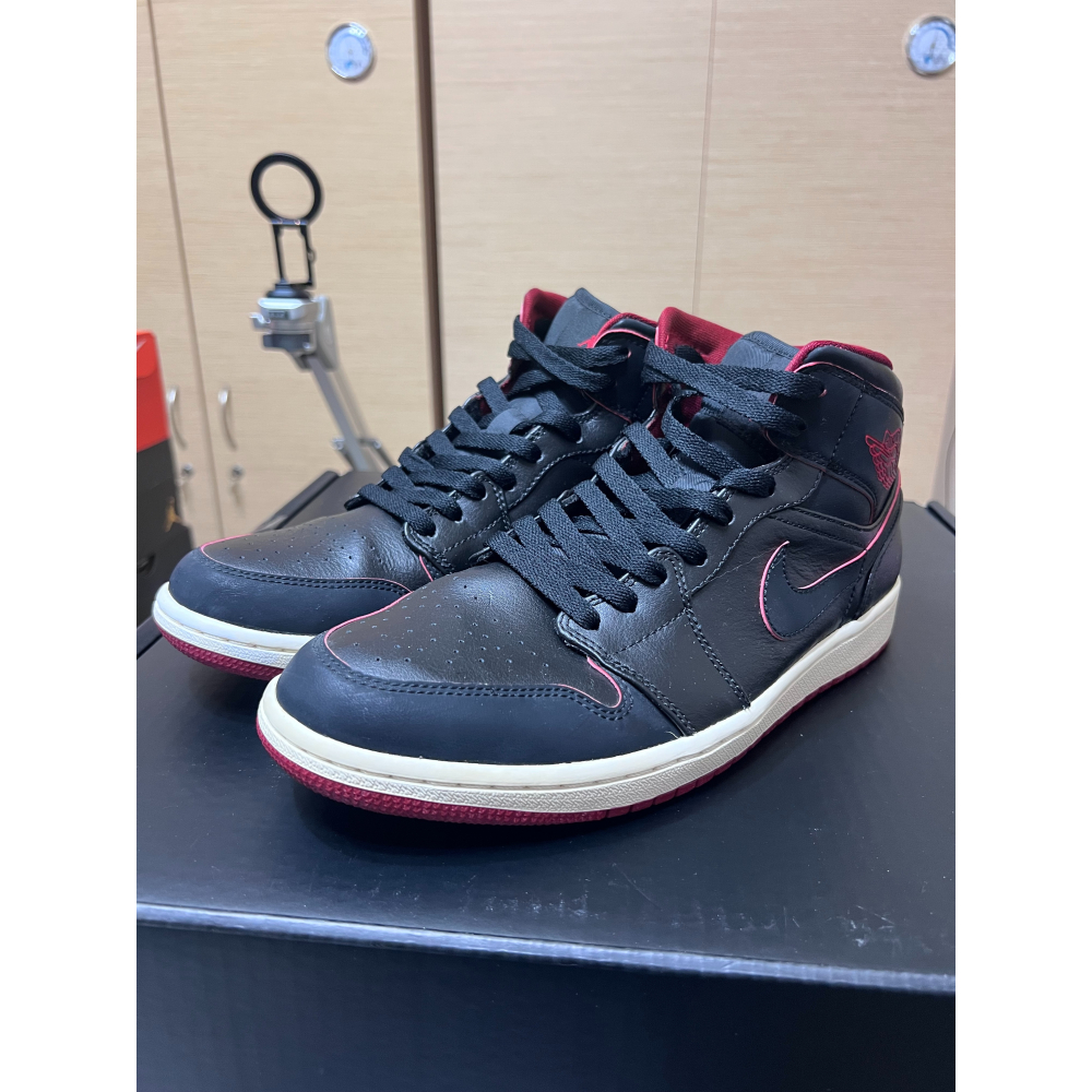 【擺設用/需換底】Air Jordan 1 Mid 黑紅 US9.5 鞋底硬化 請勿穿著 554724-028-細節圖8