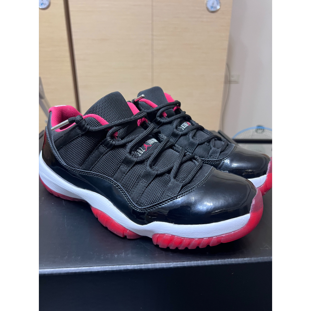 【擺設/需換底】Air Jordan 11 Low Bred 黑紅 US8.5 鞋底硬化-細節圖2