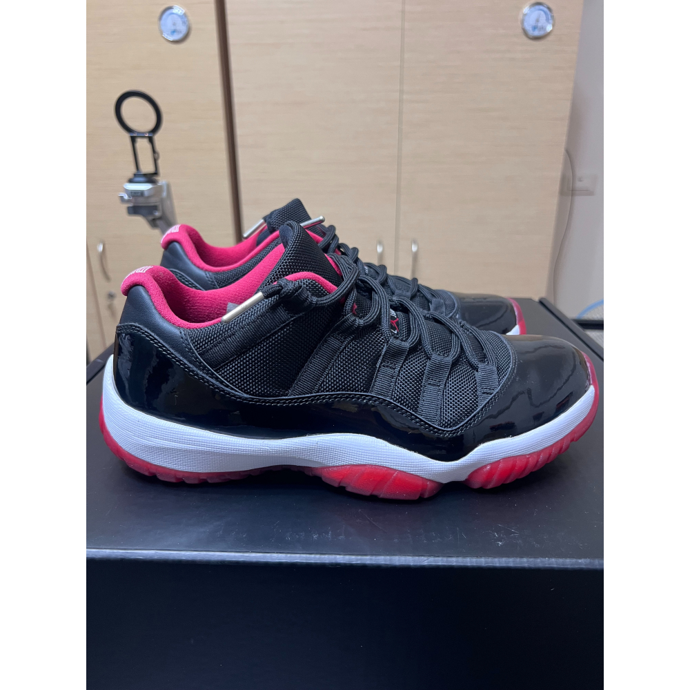【擺設/需換底】Air Jordan 11 Low Bred 黑紅 US8.5 鞋底硬化-細節圖3