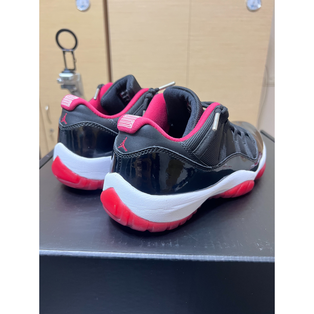 【擺設/需換底】Air Jordan 11 Low Bred 黑紅 US8.5 鞋底硬化-細節圖4