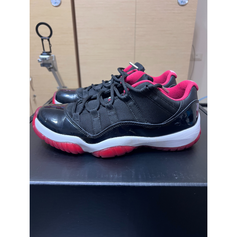 【擺設/需換底】Air Jordan 11 Low Bred 黑紅 US8.5 鞋底硬化-細節圖7