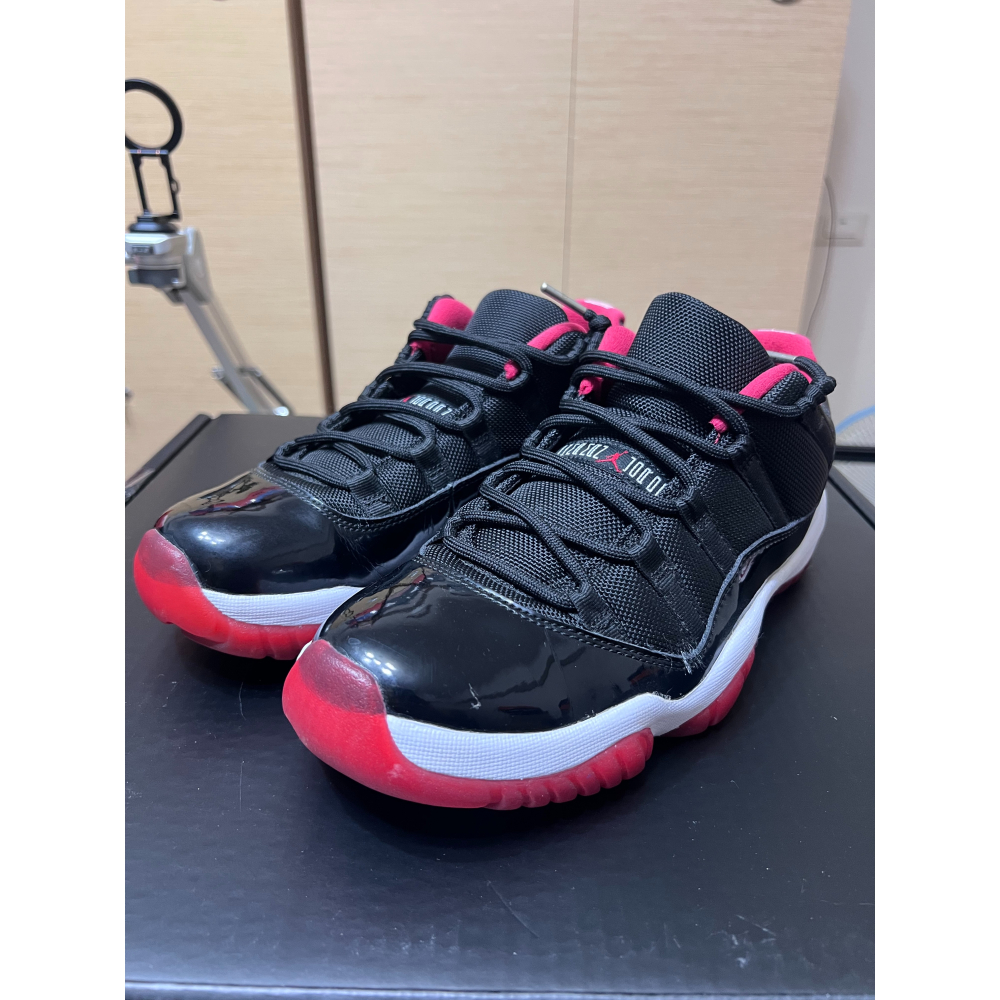 【擺設/需換底】Air Jordan 11 Low Bred 黑紅 US8.5 鞋底硬化-細節圖9