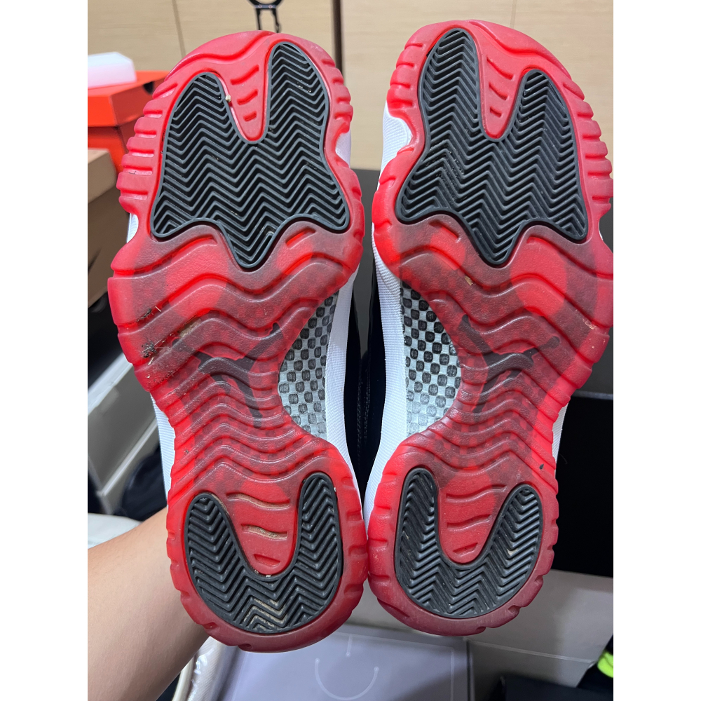 【擺設/需換底】Air Jordan 11 Low Bred 黑紅 US8.5 鞋底硬化-細節圖11