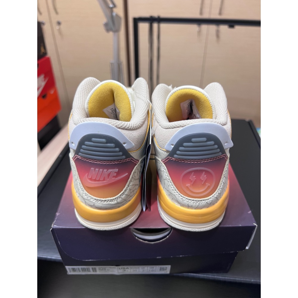 【全新現貨】J Balvin x Jordan 3 聯名童鞋 3Y 夕陽漸層 麥德林笑臉-細節圖5