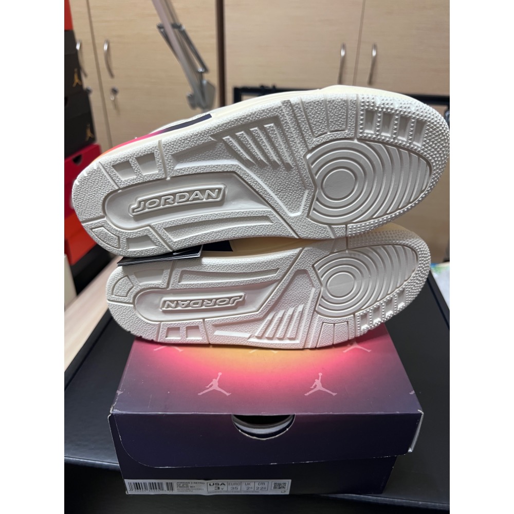 【全新現貨】J Balvin x Jordan 3 聯名童鞋 3Y 夕陽漸層 麥德林笑臉-細節圖9