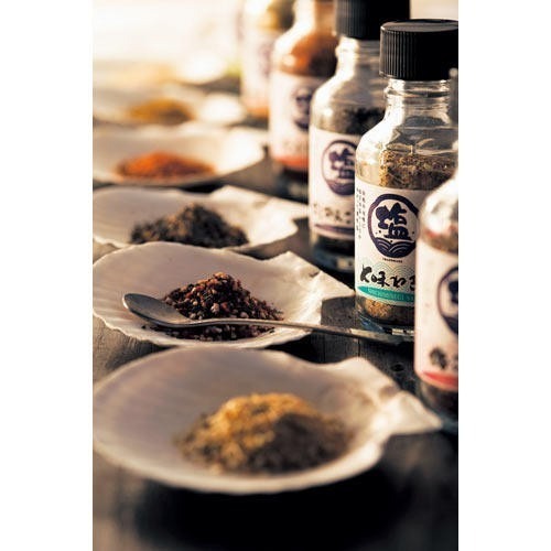 【可批發】今塩屋佐兵衛調味塩 日本製 咖哩塩 梅子芝麻塩 七味香蔥塩 大蒜塩 柚子塩 唐辛子塩 辣椒大蒜塩 黑胡椒芝麻塩-細節圖3