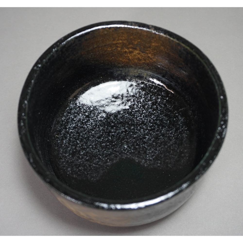 日本 西庵窯 美濃燒 黑底 金沙 抹茶碗(附紙盒) 茶碗 茶盞 窯燒 日式 傳統陶器 全新品 未使用 日本製茶道具 現貨-細節圖4