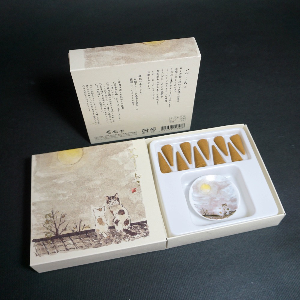 日本 香彩堂 貓系列 塔香 櫻花 初夏 晚秋 初雪 (附香皿) 療癒系 可愛 薰香 香盤 居家香氛 日系貓咪-規格圖1
