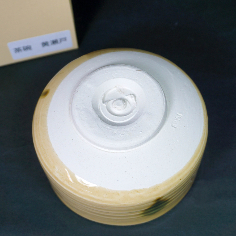 日本 經典黃瀨戶 黃金的侘 三方綠塗繪 抹茶碗(附紙盒) 日本製 茶碗 茶盞 日式 陶器 全新品 未使用 茶道具-細節圖4