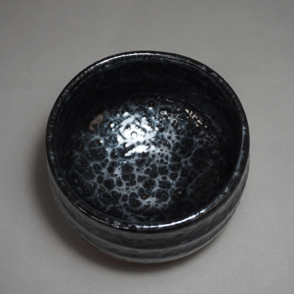 日本 窯變 油滴釉 龜甲閃電紋 抹茶碗 (附紙盒)日本製 茶碗 現貨 日式茶道具 全新品 傳統陶器 茶盞宋代點茶 茶具-細節圖4
