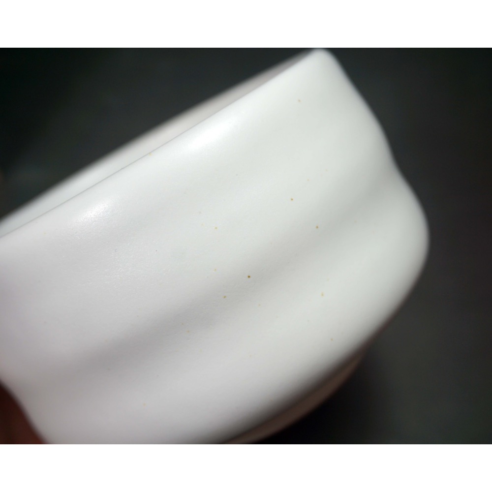 日本 美濃燒 粉引白 抹茶碗(附紙盒)日本製 茶碗 現貨 日式茶道具 全新品 傳統陶器 適用洗碗機 微波爐 時尚茶具-細節圖4