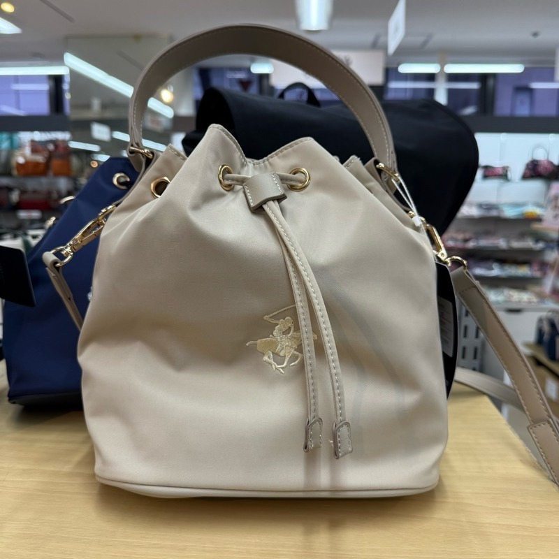 日本代購🇯🇵 Beverly Hills Polo Club馬球標誌刺繡2WAY尼龍水桶包 抽繩包 束口包-規格圖9
