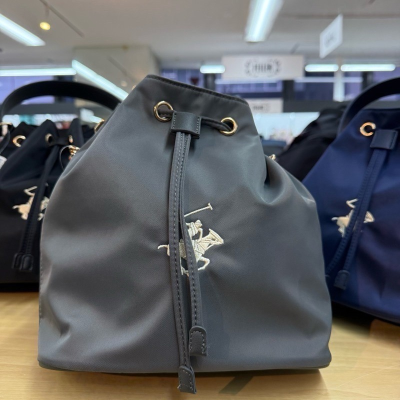 日本代購🇯🇵 Beverly Hills Polo Club馬球標誌刺繡2WAY尼龍水桶包 抽繩包 束口包-規格圖9